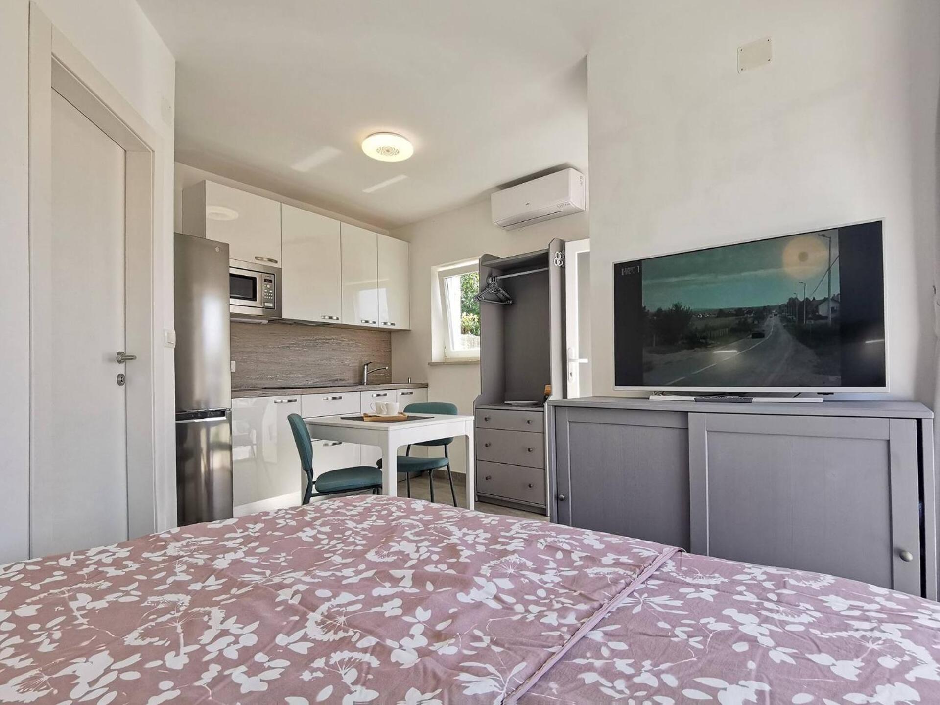 Studio Apartment Glorijeta Šilo Екстериор снимка